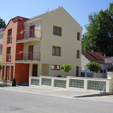 Hotel Mladimir Daruvar Extérieur photo