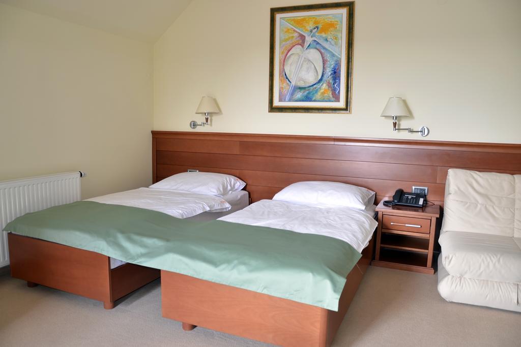 Hotel Mladimir Daruvar Extérieur photo