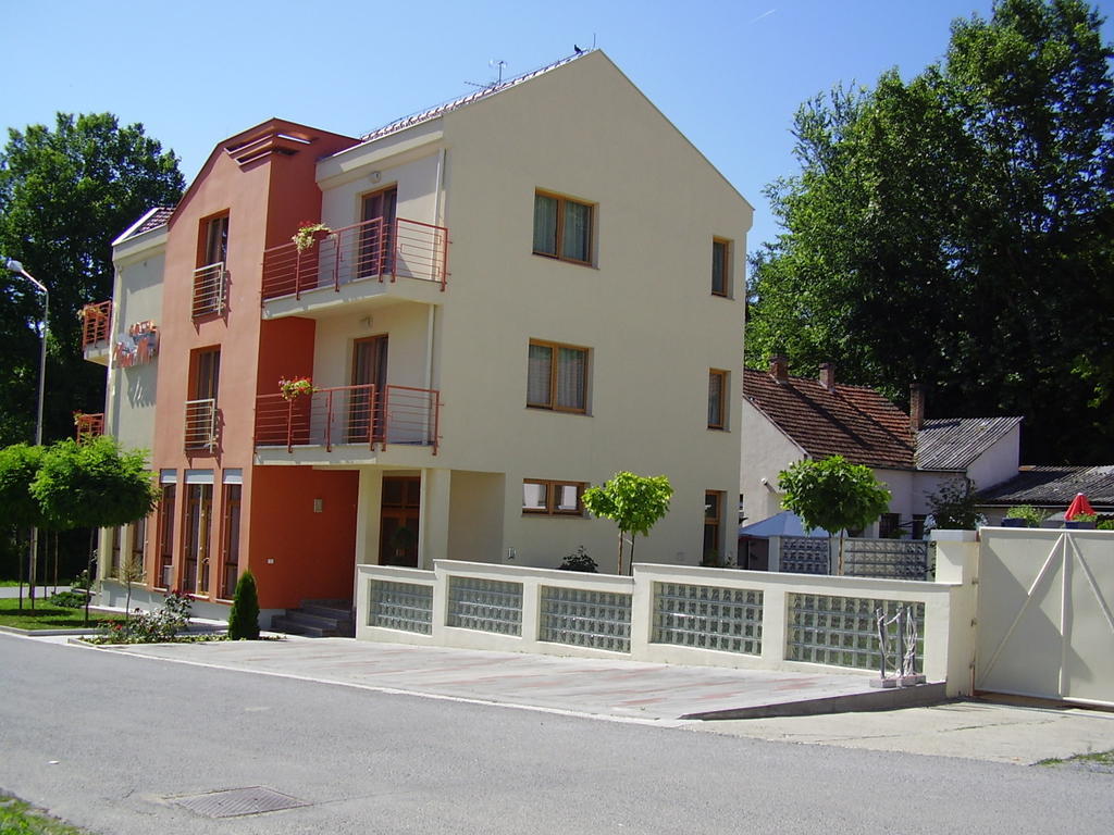 Hotel Mladimir Daruvar Extérieur photo