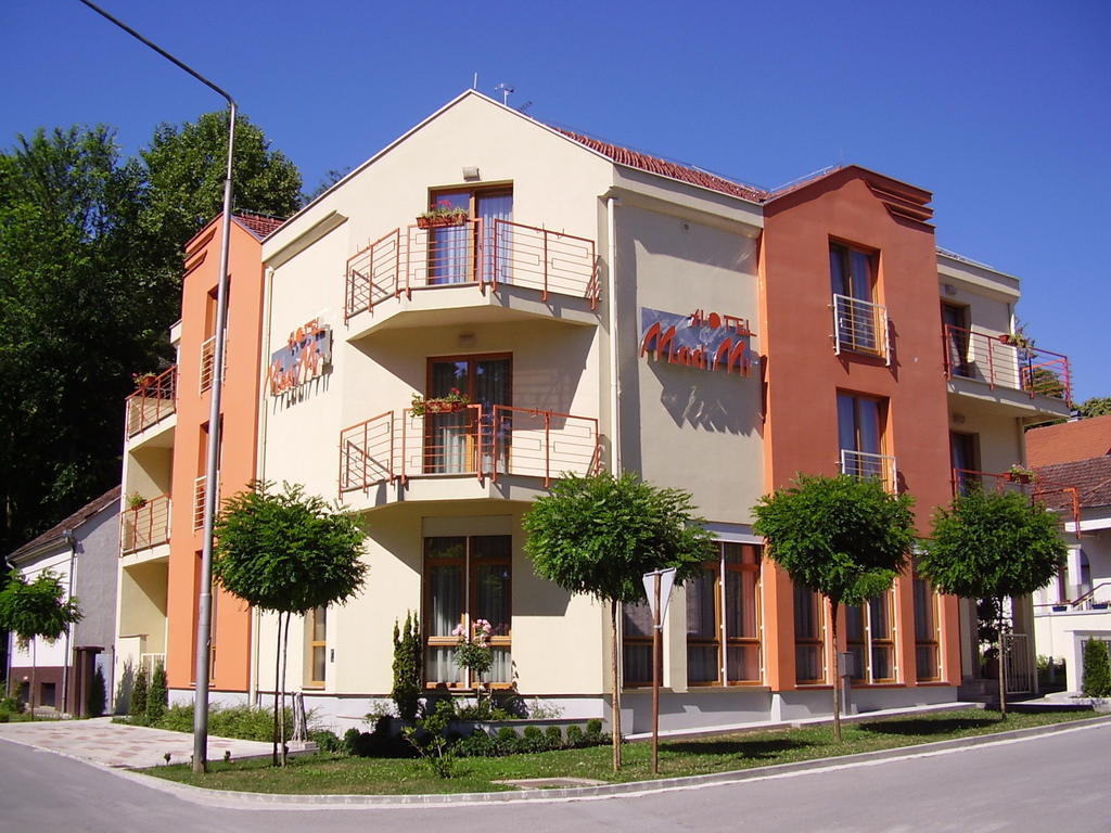 Hotel Mladimir Daruvar Extérieur photo